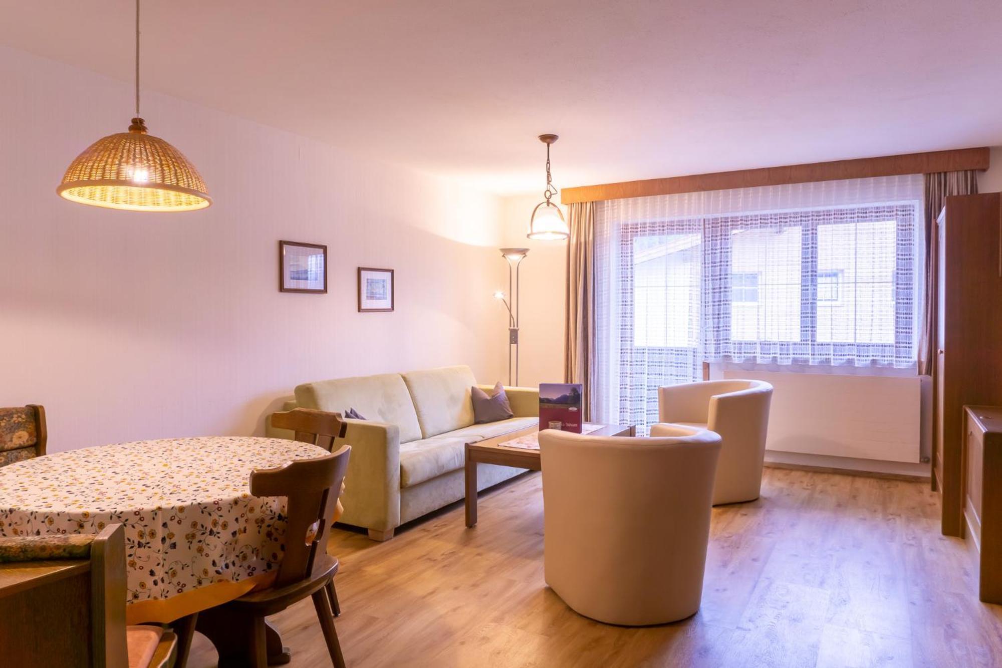 Appartement Gaestehaus Woetzer Und Landhaus Stocka à Grän Extérieur photo